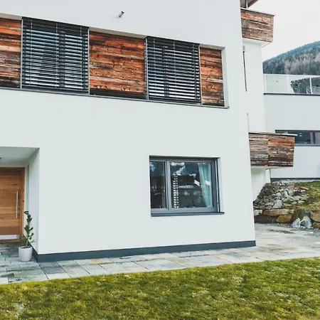 Wald Apartment *