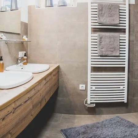 Wald Apartment *